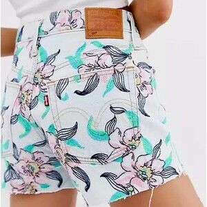 Levi’s 501 High Rise Floral Embroidered Shorts in Hella Bloom Size 26